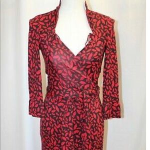 DVF lips 💯 % silk wrap dress